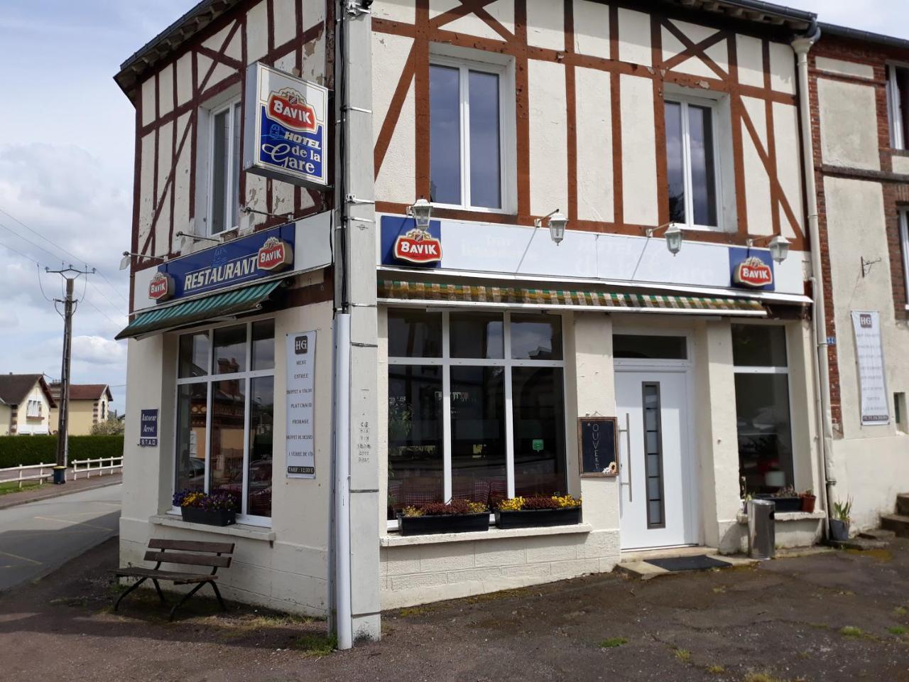 Hotel De La Gare Sainte-Gauburge-Sainte-Colombe المظهر الخارجي الصورة