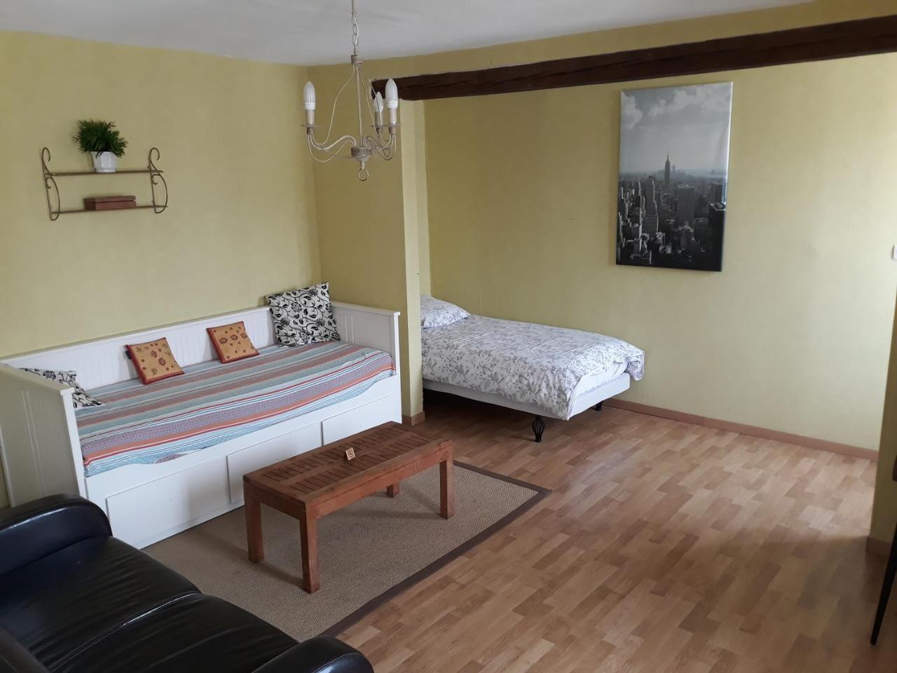 Hotel De La Gare Sainte-Gauburge-Sainte-Colombe المظهر الخارجي الصورة